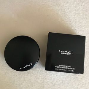 MAC mineralize skinfinish— Light—brand new!